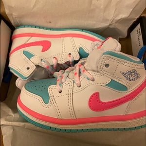 Brand New Girls Jordan 1 Mids